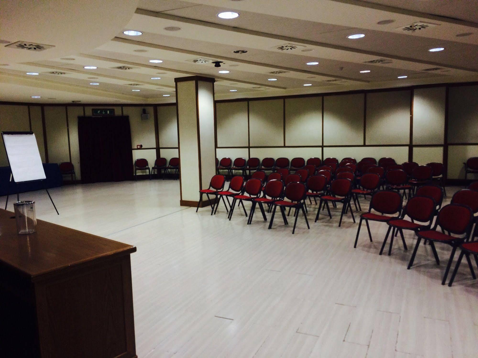 โรงแรมปาร์ค อิมเพราโทเร แอดเดรียโน ติโวลี ภายนอก รูปภาพ